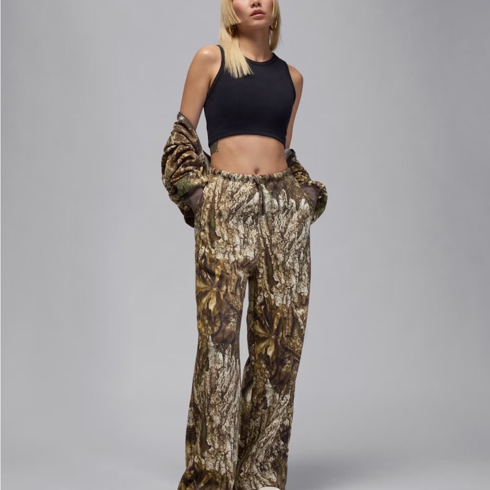 Nike Jordan Brooklyn Fleece Sweats in Camo NWT